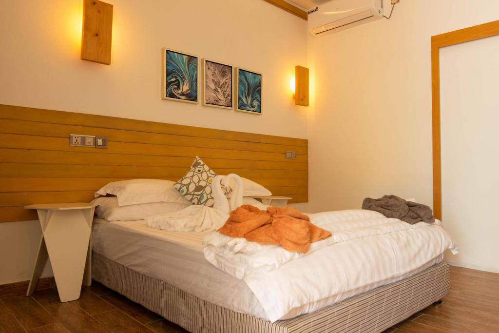 Deluxe Bungalow bedroom at Trip Villa