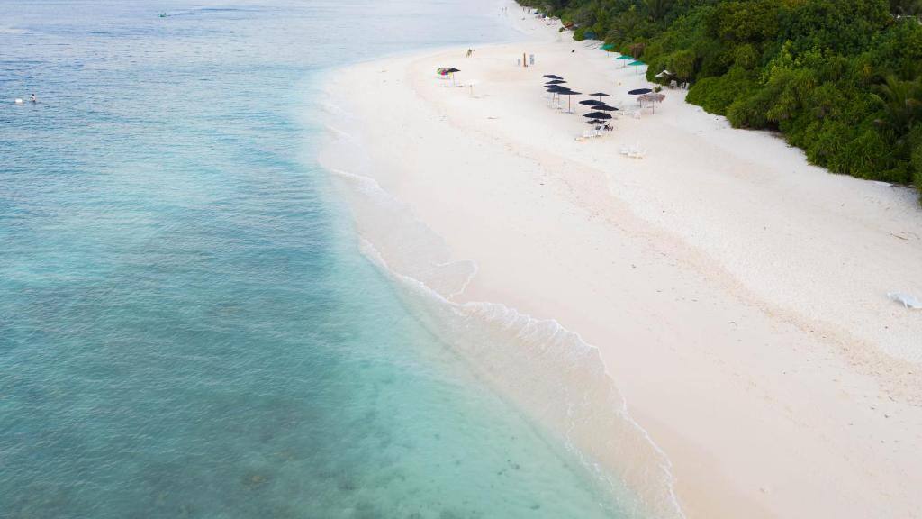 Ukulhas beach with turquoise water near Trip Villa